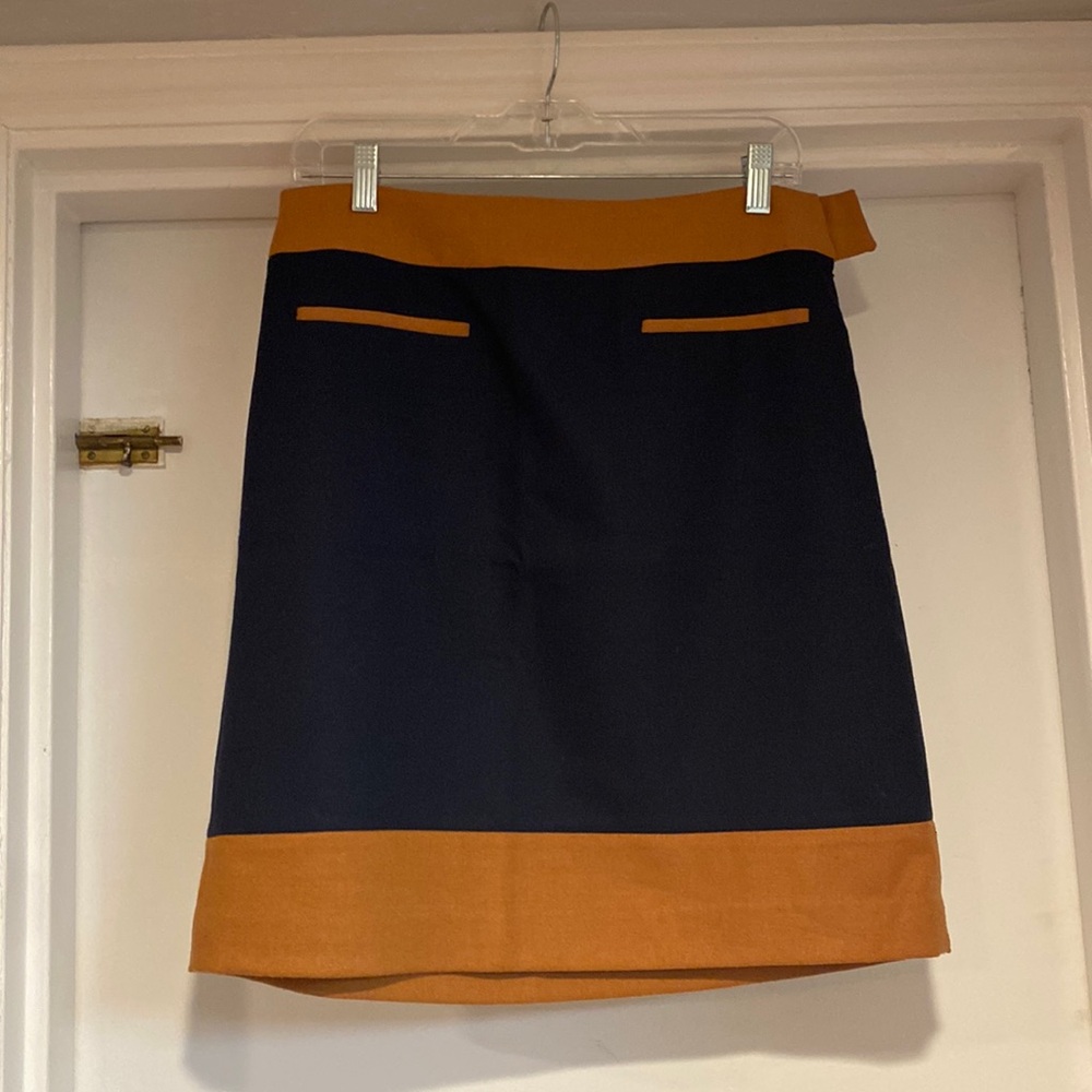 Loft navy and camel pencil skirt, size 8P.